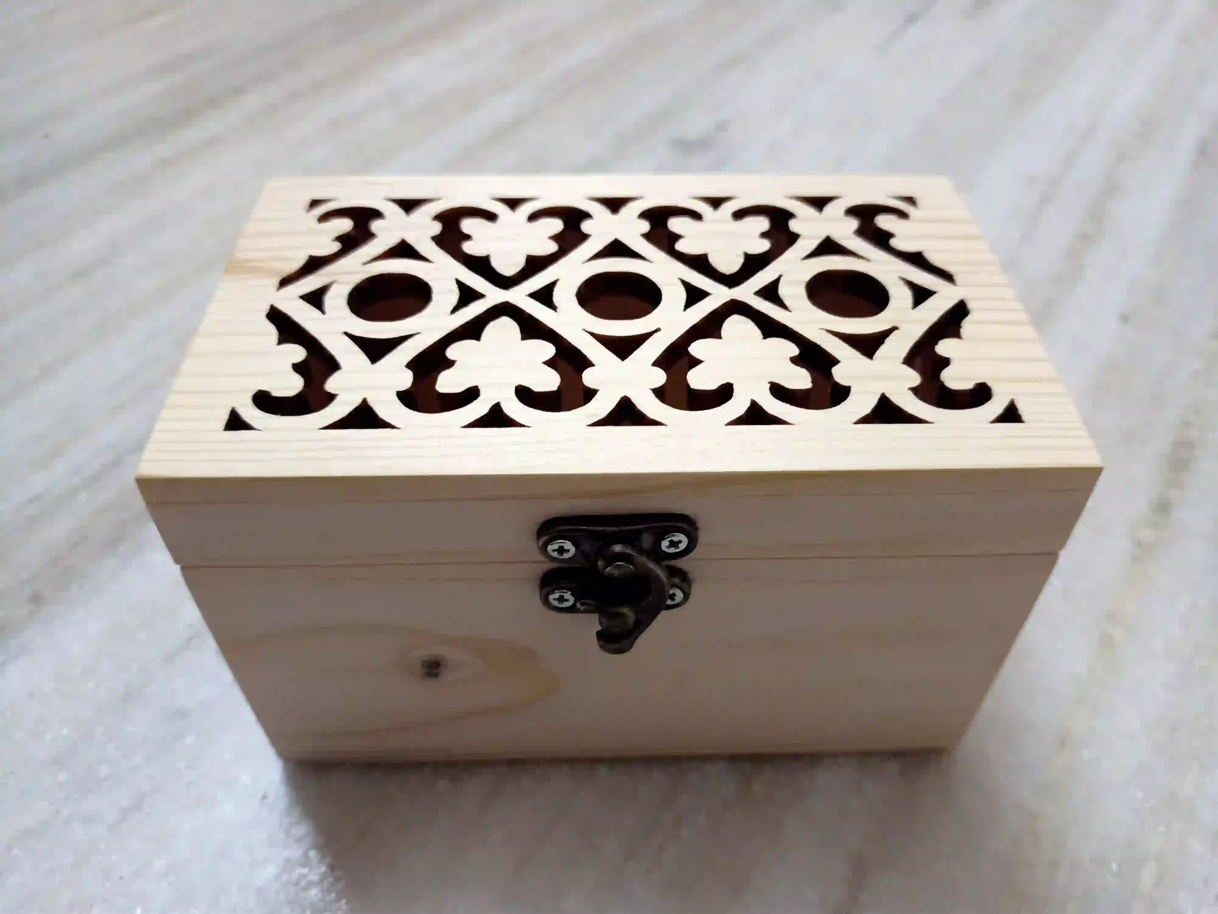 Pine wood box